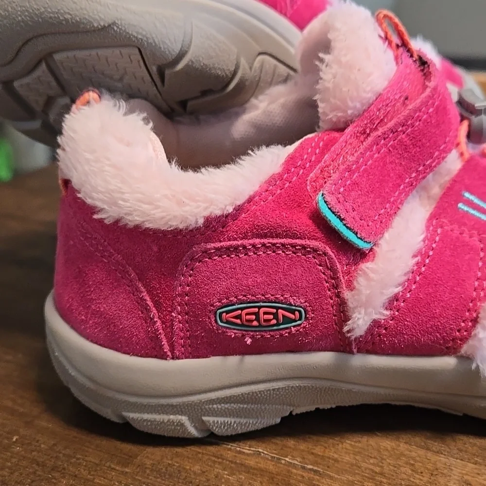 Pink Kids Keens Fruit Dove Ballet New Never Worn Kids Size 4